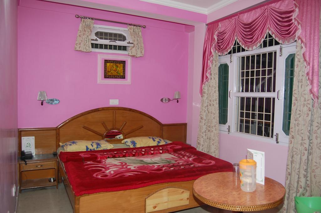 Hotel Ashish Inn Kandāghāt Zimmer foto